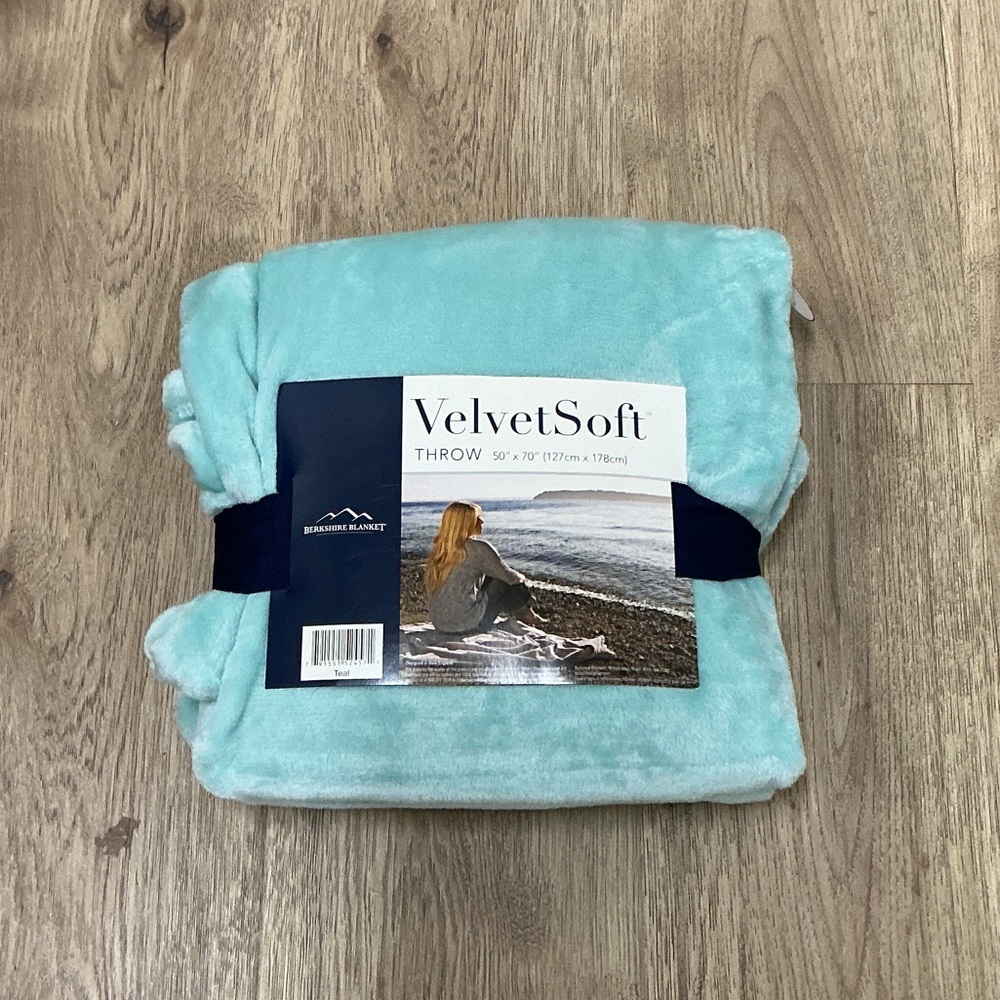 Berkshire VelvetSoft Light Blue Throw Blanket